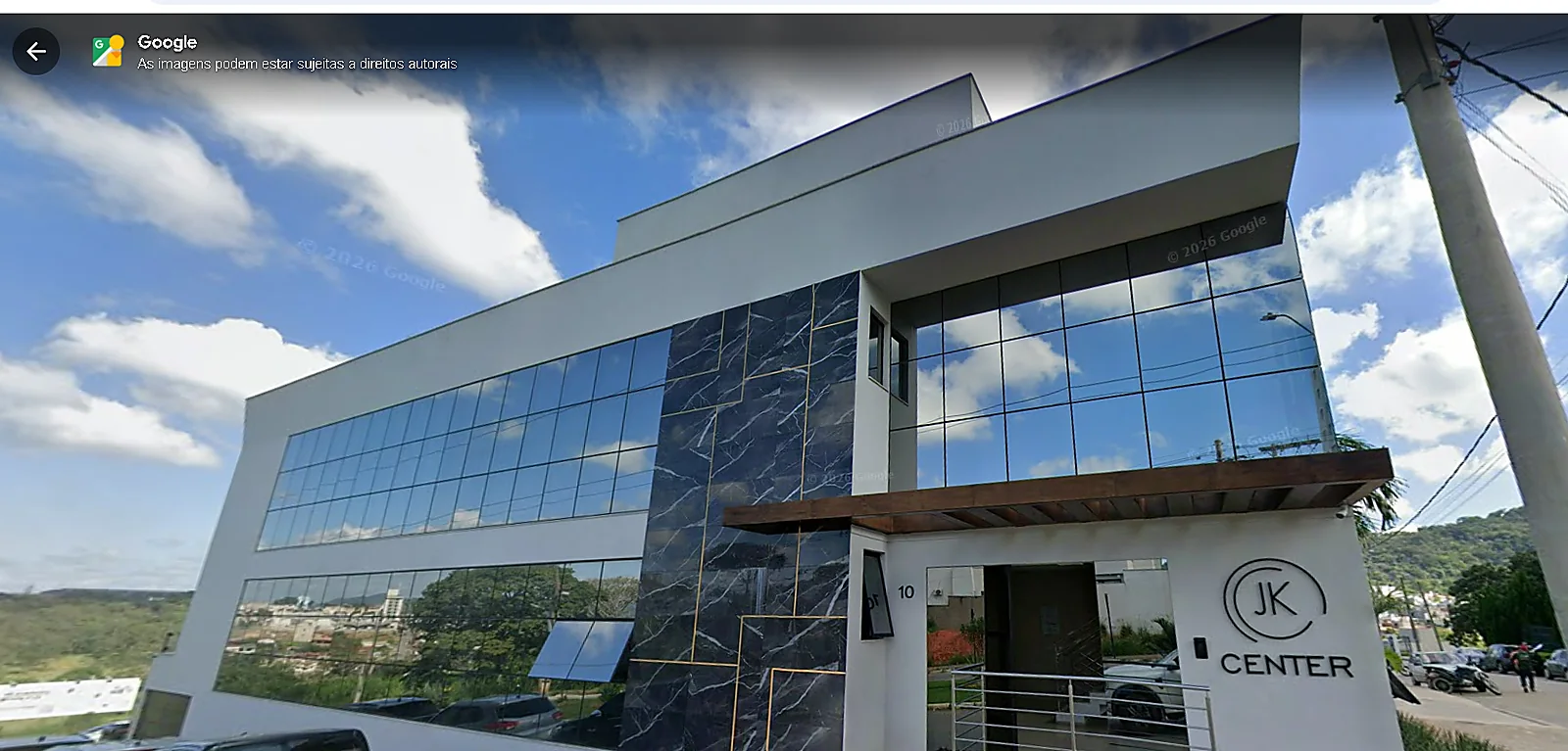 Fachada do JK Center em Cláudio, Minas Gerais